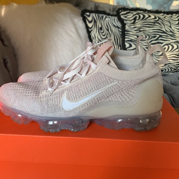 COPY - Nike Air VaporMax 2021 Flyknit Running shoes woman’s size 7.5 - Picture 2 of 12